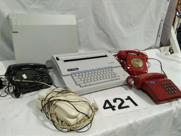 lot 421 Smith Corona XL1500 electric typewriter & 4 x  retro telephones - Image 3