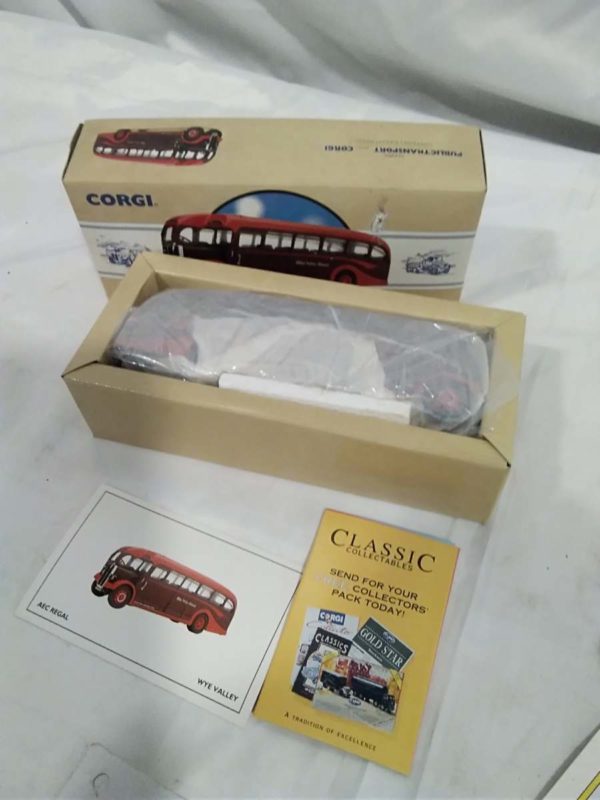 lot 424 2 x Corgi boxed buses - Image 5