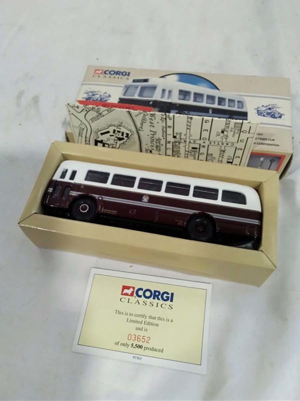 lot 439 Corgi Buses x5 - Image 4