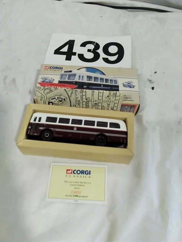 lot 439 Corgi Buses x5 - Image 3