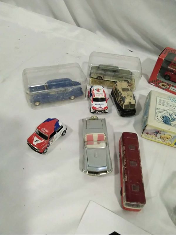 lot 440 mixed model vehicles In corgi - Image 7