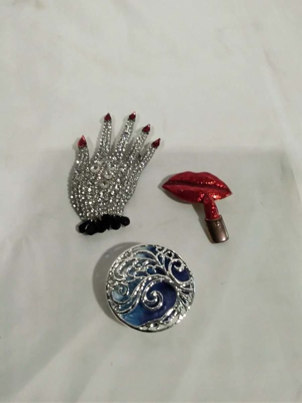 lot 465 3 brooches,  hand, lips & tree