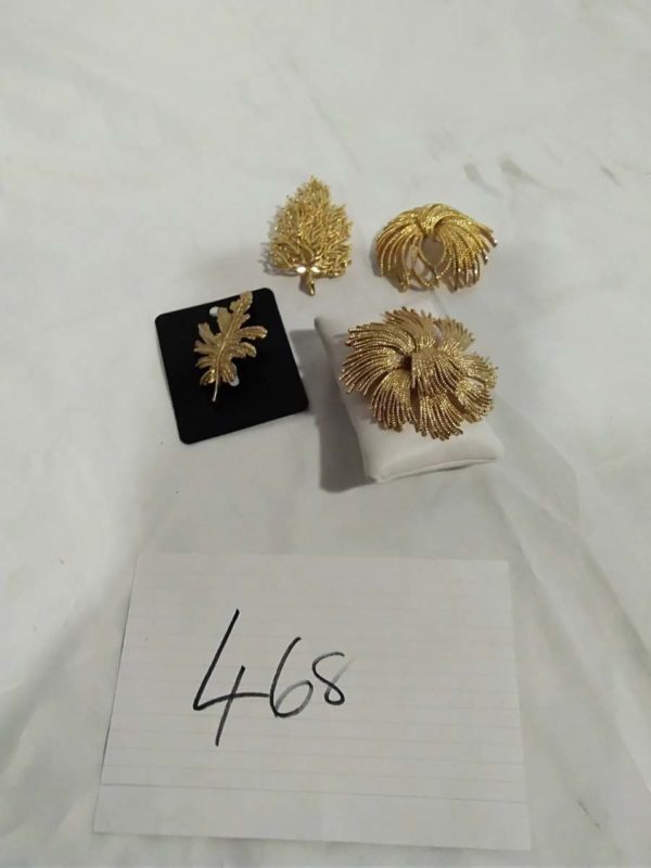 lot 468 4 gold tone brooches - Image 2