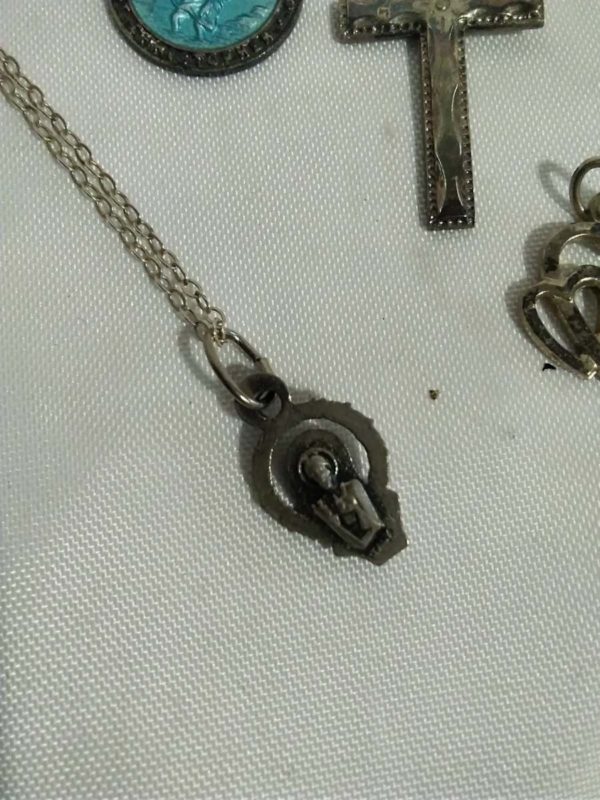 lot 469 silver pendants and chain - Image 3