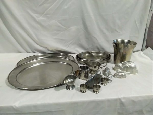 lot 471 metal wear inc severing dish’s bowl ,wine bucket