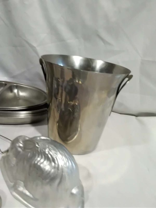 lot 471 metal wear inc severing dish’s bowl ,wine bucket - Image 5