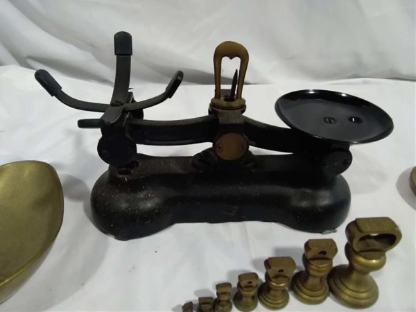 lot 473 vintage scales & weights - Image 3