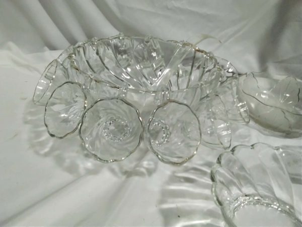 lot 474 glass wear inc Punch bowl, vases  etc - Image 5