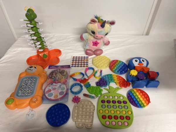 Lot 1000 BM – Childrens toys and pop-its