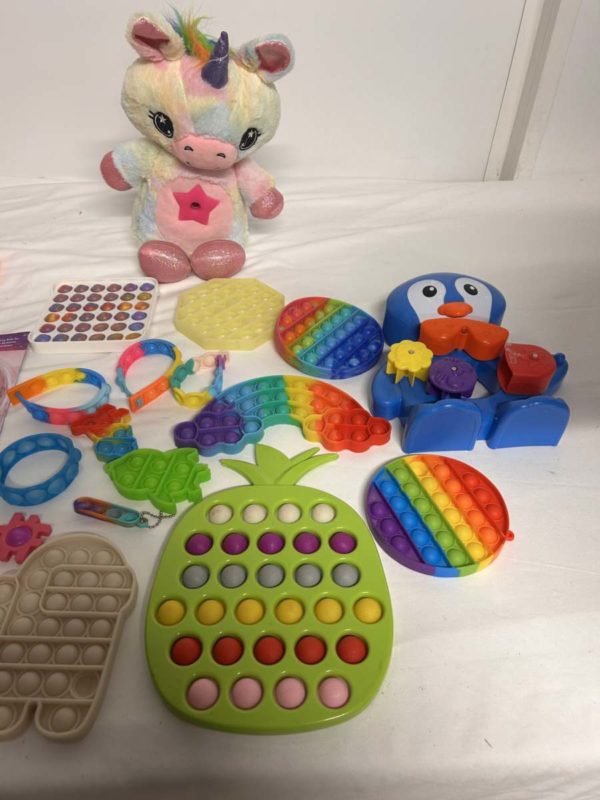 Lot 1000 BM – Childrens toys and pop-its - Image 2