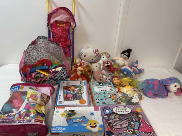 Lot 1001 BM – Childrens Teddies and Games