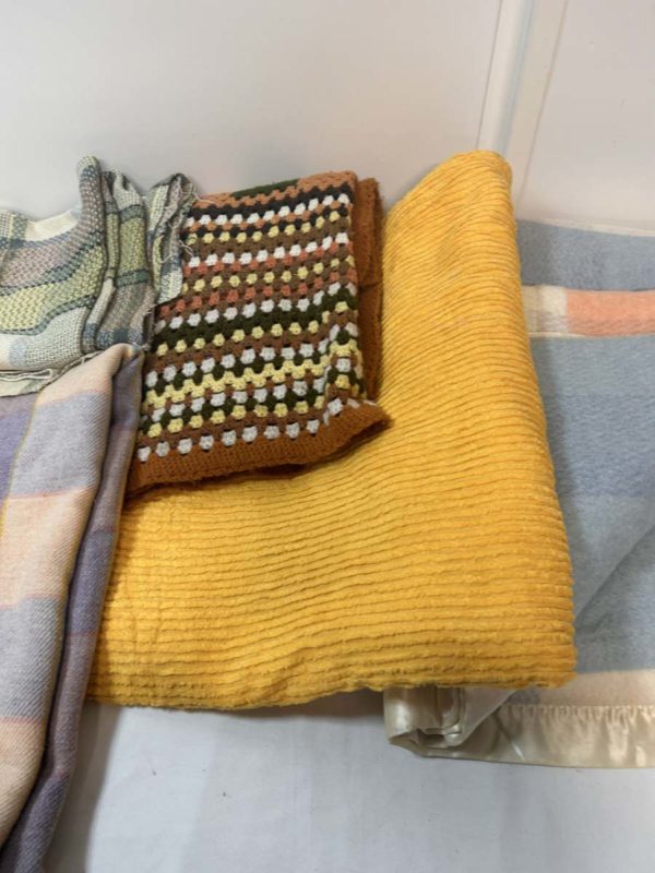 Lot 1074 – Selection of Blankets As Found - Image 3