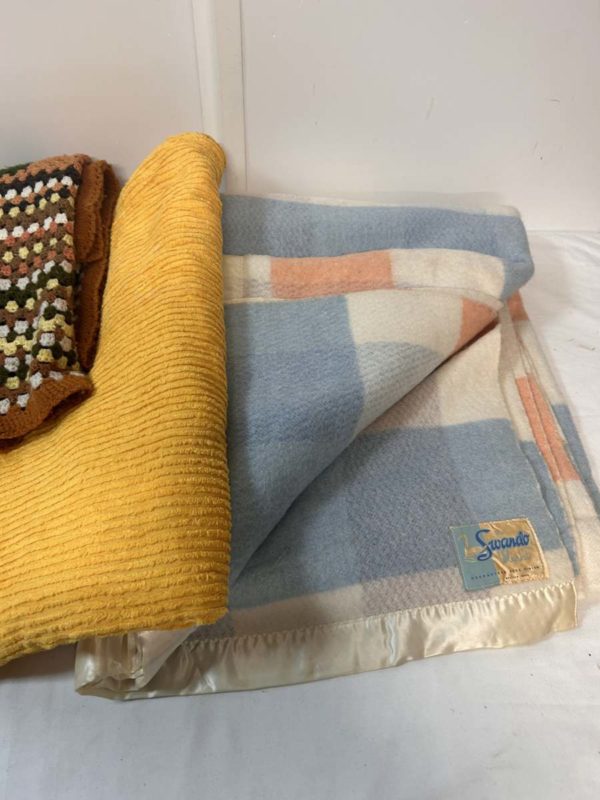 Lot 1074 – Selection of Blankets As Found - Image 4