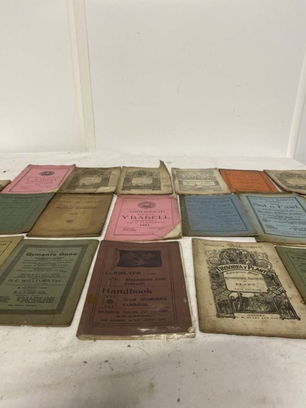 LOT 1080 JB : VINTAGE WELSH HAND BOOKLETS - Image 5