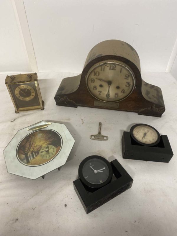 LOT 1082 JB : VINTAGE MANTLE CLOCK AND OTHERS