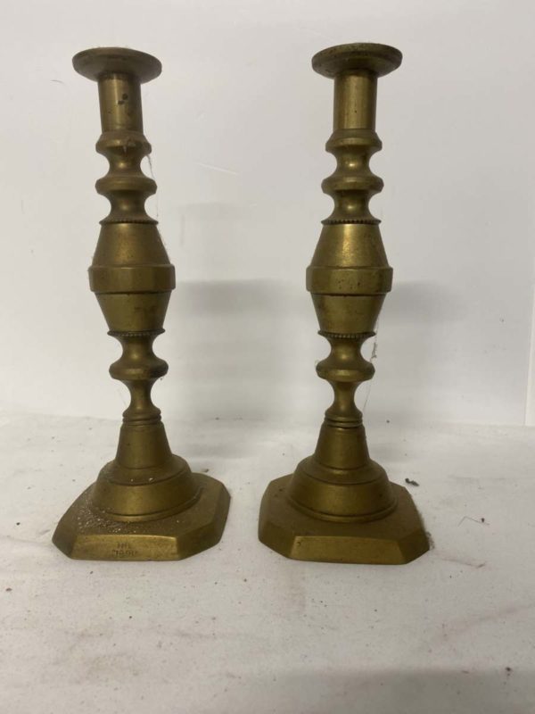 LOT 1083 JB : PAIR OF VINTAGE BRASS CANDLE STICKS 1.4 KG