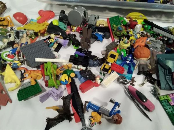 lot 491 assorted children’s toys, cards, figures, lego etc - Image 9