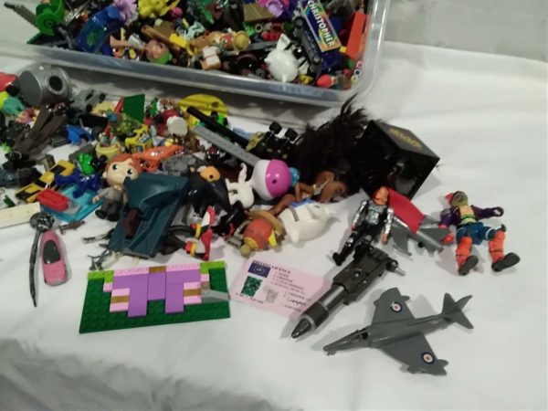 lot 491 assorted children’s toys, cards, figures, lego etc - Image 8