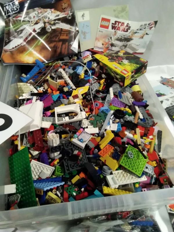 lot 492 approx 24 kilos of mixed lego & booklets - Image 2