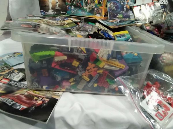 lot 492 approx 24 kilos of mixed lego & booklets - Image 11