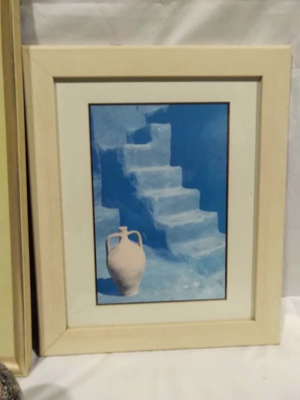 lot 493 3 framed prints & mosiac effect lamp - Image 4