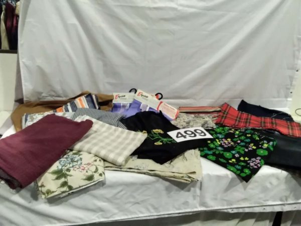 lot 499 quantity of vintage material