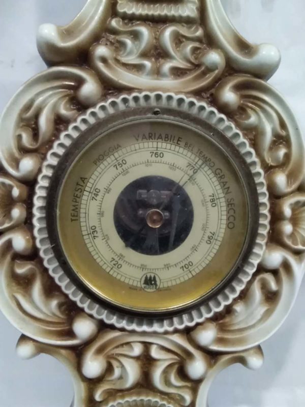 lot 500 vintage barometer ( plastic surround ) - Image 6