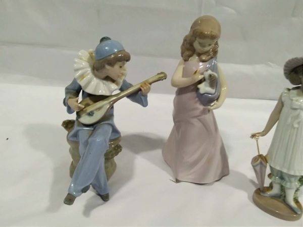 lot 502 3x NAO figurines - Image 6