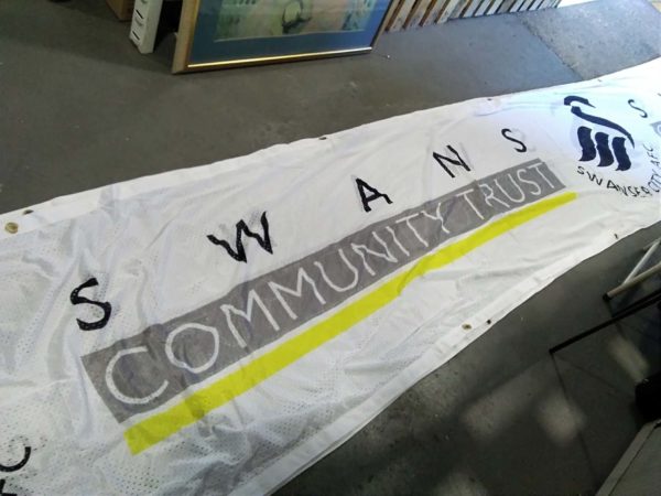 lot 504 2 long Swansea Banners - Image 6