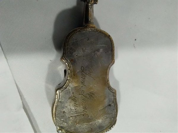 lot 514 unusual vintage violin vesta case / match safe - Image 3