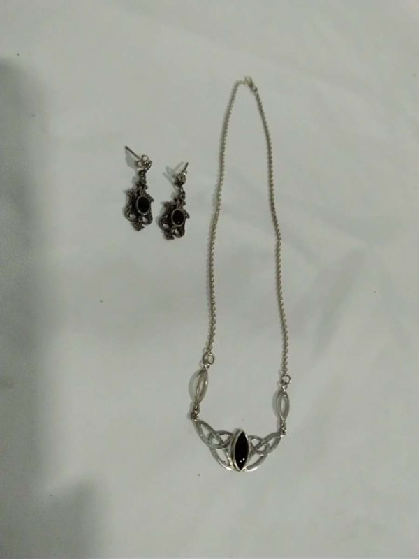 lot 515 sterling silver onyx set necklace & Earrings