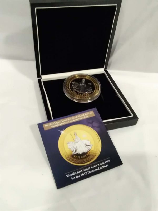 lot 551 2012 super crown size Elizabeth & the lion diamond jubilee coin