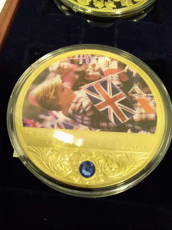 lot 567 cased Princess Diana collectables coins - Image 5