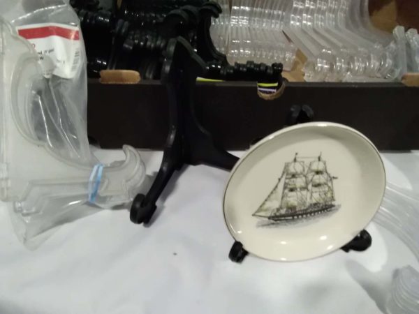 lot 580 assorted plate display stands - Image 4