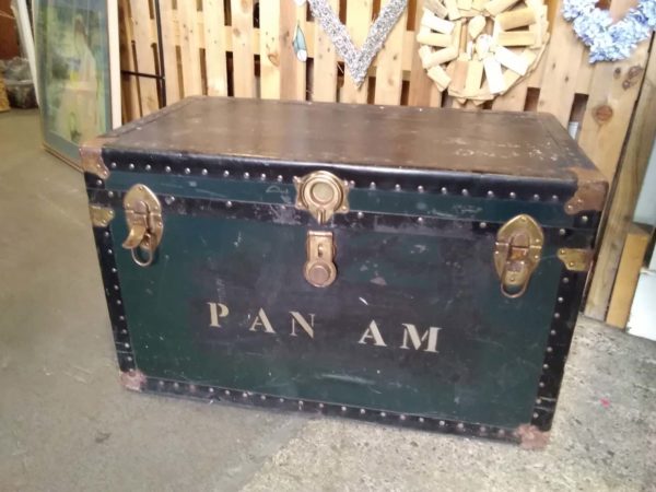 lot 588 large travel/storage chest stamped PAN AM - Image 11