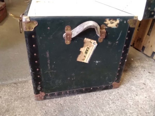 lot 588 large travel/storage chest stamped PAN AM - Image 4