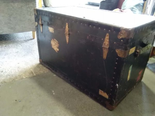 lot 588 large travel/storage chest stamped PAN AM - Image 2