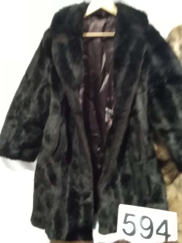 lot 594 vintage coats & stole inc one real fur - Image 2