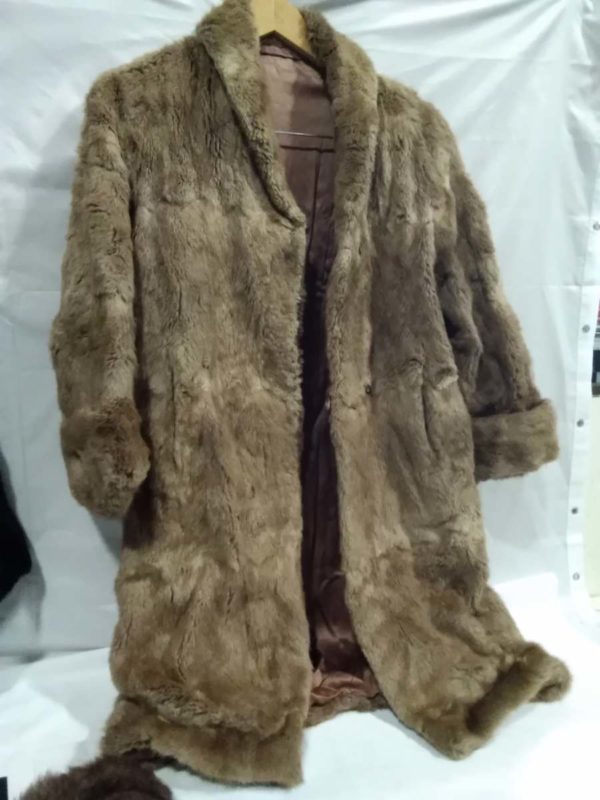 lot 594 vintage coats & stole inc one real fur - Image 5