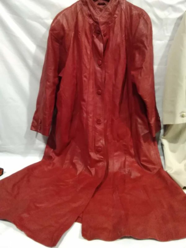 lot 598 3 vintage coats Inc red leather - Image 3