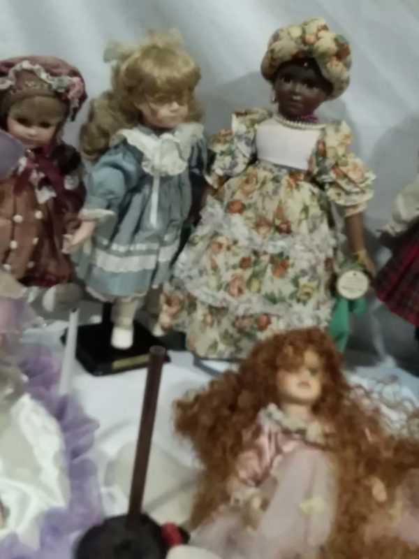 lot 601 assorted porcelain dolls - Image 5