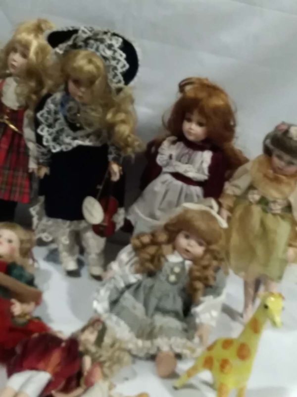 lot 601 assorted porcelain dolls - Image 3