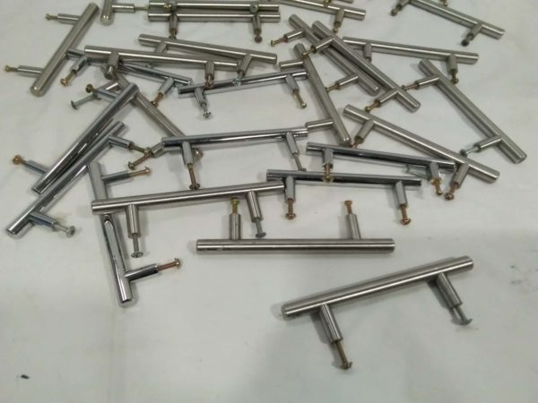 lot 620 Quantity of Cupboard Handles