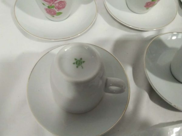 lot 622 Vintage Floral coffee cups and saucers boxed - Image 2