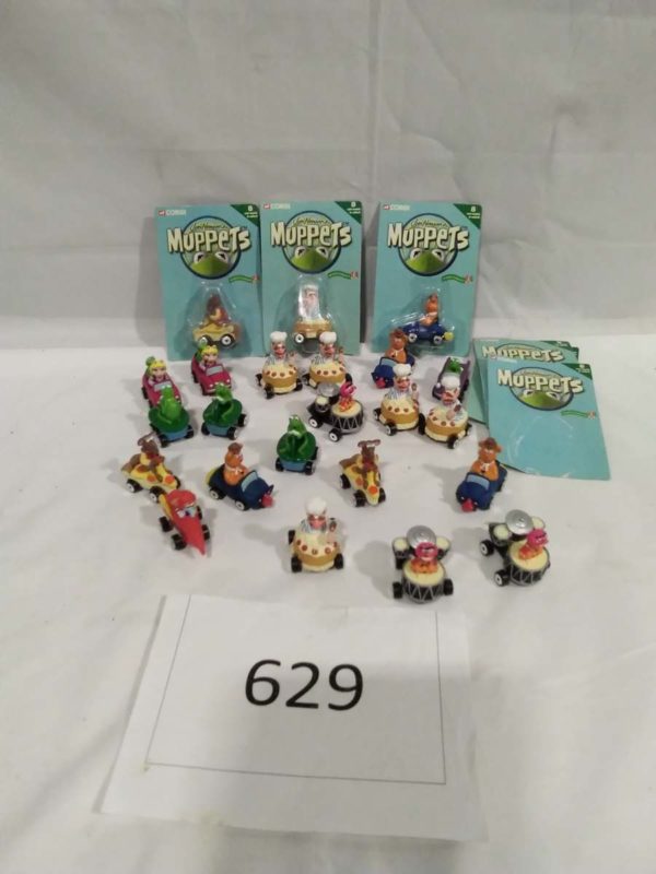 lot 629 Corgi Muppets Toys Era 2000 - Image 2