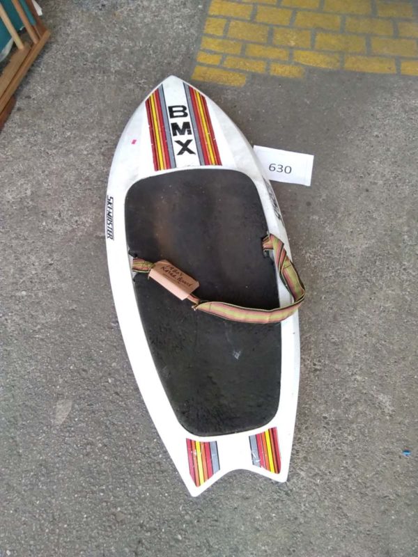 lot 630 Knee board 1980