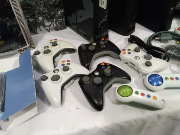 lot 635 Xbox consoles & accessories - Image 6