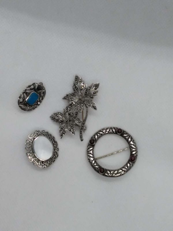 lot 646 4x sterling silver brooches – 1 Scottish