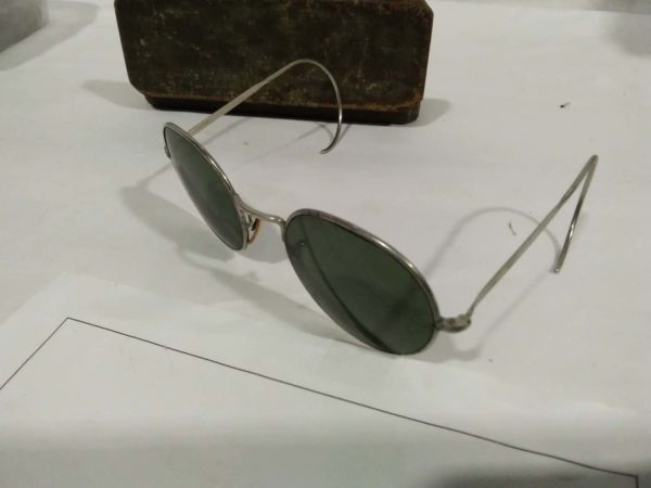 lot 652 vintage cased Aviator sun glasses - Image 3