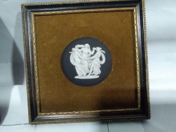 lot 661 pair of vintage Wedgwood jasper ware plaques - Image 5